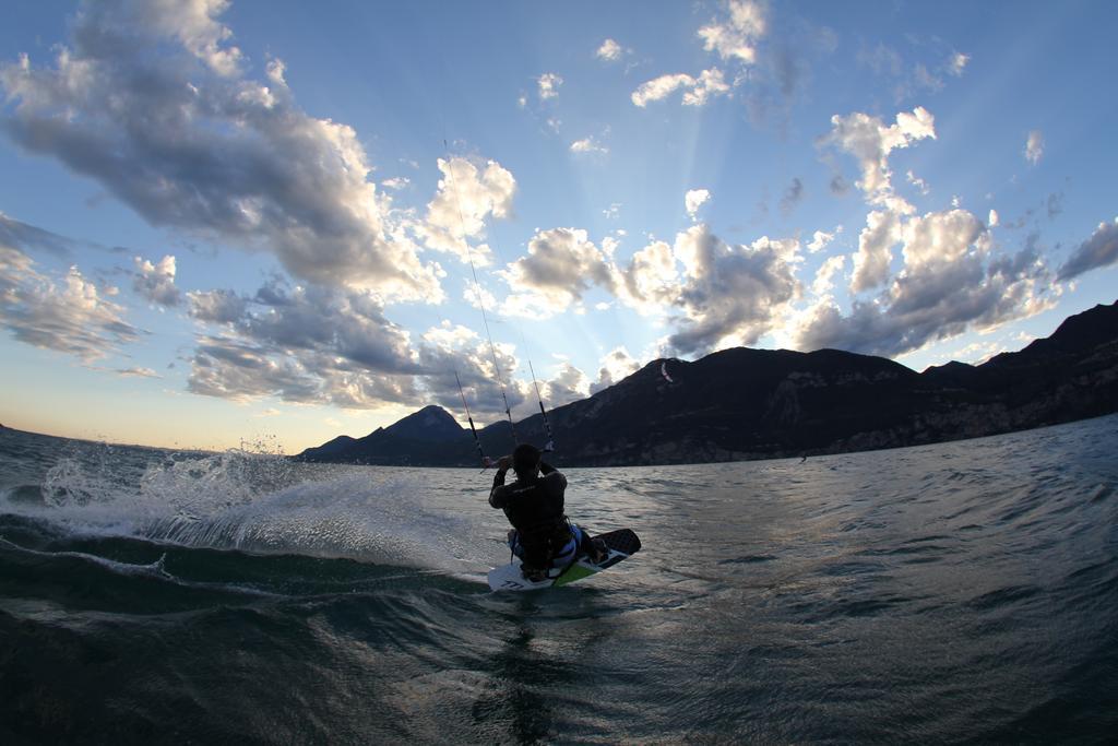 Kite & Lounge Hotel Club Da Baia Brenzone sul Garda Exterior photo