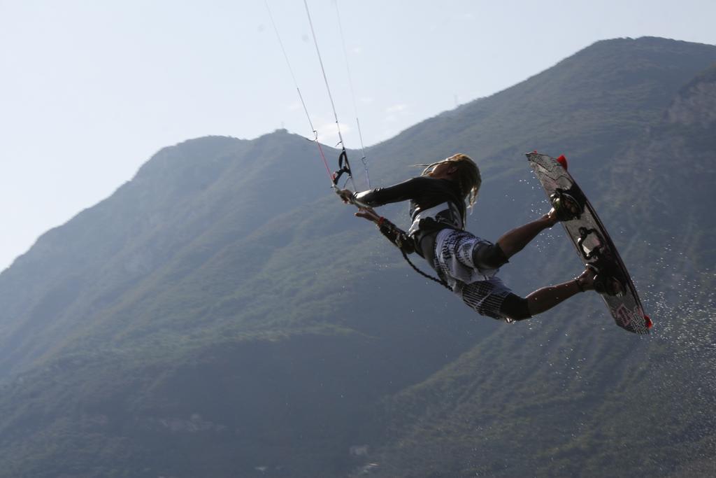 Kite & Lounge Hotel Club Da Baia Brenzone sul Garda Exterior photo